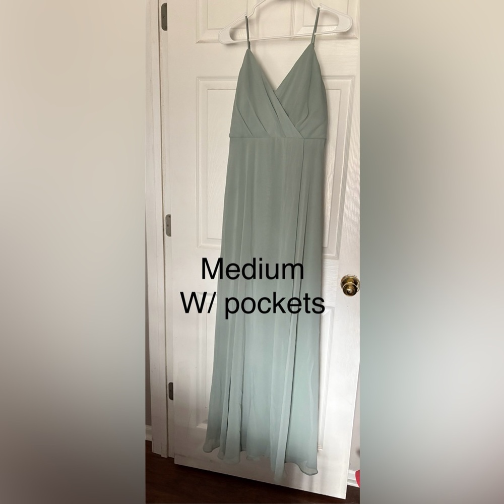 Elegant Green Maxi Dress with Pockets